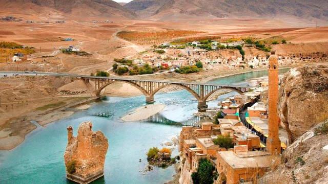 Batman'ın Tarihi İlçesi Hasankeyf Ziyaretçi Akınına Uğradı