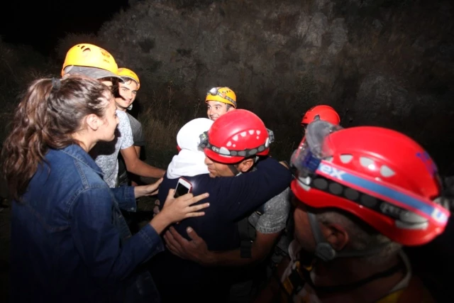 Aydın'da Doğa Gezintisine Çıkan 4 Kişi Kayalık Alanda Mahsur Kaldı