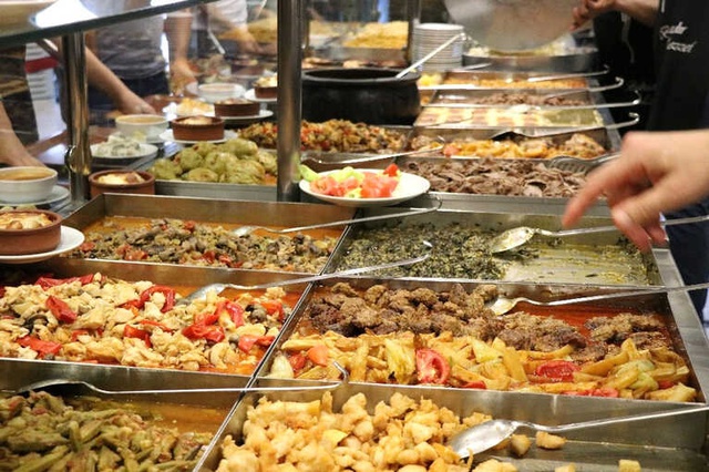 Sakarya'da 1,5 TL'ye Çorba, 5 TL'ye Etli Yemek Satan Lokantaya Vatandaşlar Yoğun İlgi Gösterdi