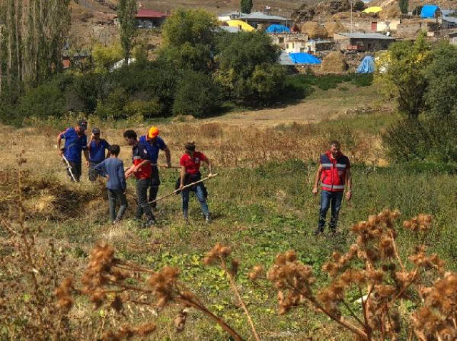 Kars'ta Kaybolan 9 Yaşındaki Kız Çocuğunun Annesi Konuştu: Ne Olursunuz Çocuğumu Bulun Getirin Kars'ta Kaybolan 9 Yaşındaki Kız Çocuğunun Annesi Konuştu: Ne Olursunuz Çocuğumu Bulun Getirin