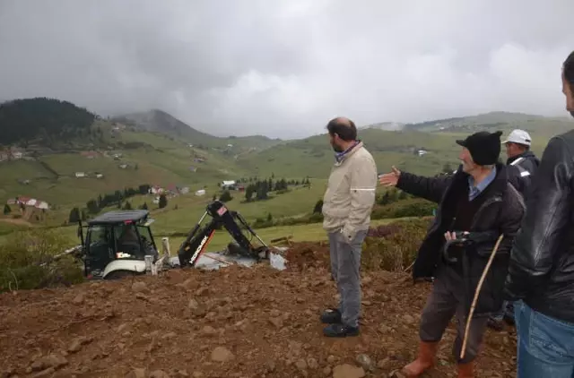 Trabzon'da Kaçak Yapılar, Belediye Ekipleri Tarafından Yerle Bir Edildi