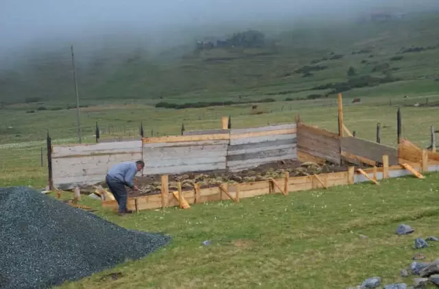 Trabzon'da Kaçak Yapılar, Belediye Ekipleri Tarafından Yerle Bir Edildi