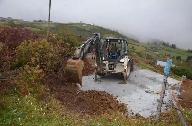 Trabzon'da Kaçak Yapılar, Belediye Ekipleri Tarafından Yerle Bir Edildi