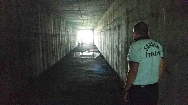 Samsun'da Girdiği Menfezde Uyuyakalan Genç, Polis Ekiplerini Alarma Geçirdi