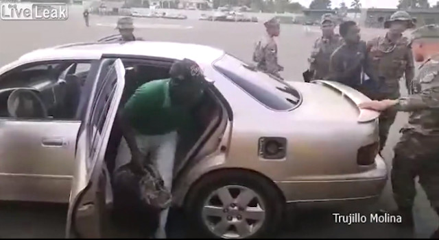 Sınırı Geçmeye Çalışan Otomobilden 18 Kaçak Çıktı