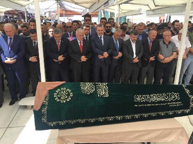 TBMM Başkanı Yıldırım, Dayısının Eşinin Cenaze Törenine Katıldı