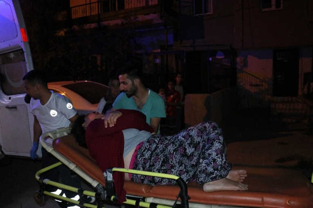 Adana'da Bir Otomobil Kundaklandı, Aracının Kundaklandığını Gören Kadın Baygınlık Geçirdi
