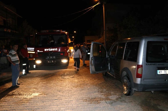 Adana'da Bir Otomobil Kundaklandı, Aracının Kundaklandığını Gören Kadın Baygınlık Geçirdi