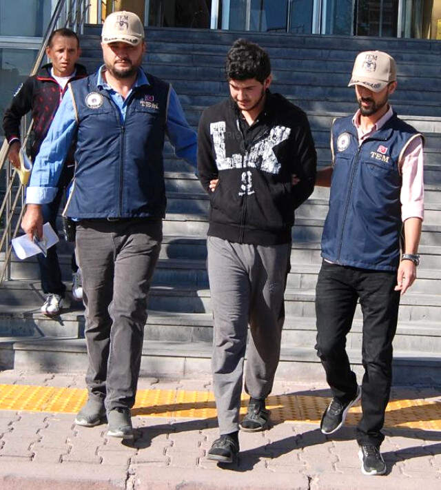 Deaş'ın Sözde 'Sincar Askeri Emiri' ve Oğlu Yakalandı Deaş'ın Sözde
