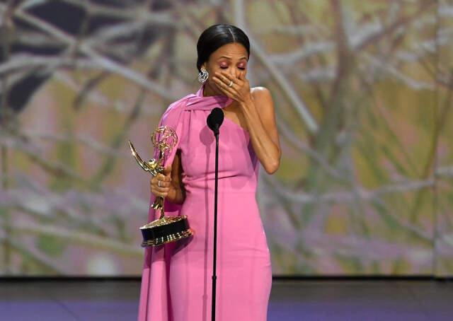 Emmy Ödüllerinde En İyi Kadın Oyuncu Seçilen Thandie Newton Teşekkür Konuşmasında Ağzından Küfür Kaçırdı Emmy Ödüllerinde En İyi Kadın Oyuncu Seçilen Thandie Newton Teşekkür Konuşmasında Ağzından Küfür Kaçırdı