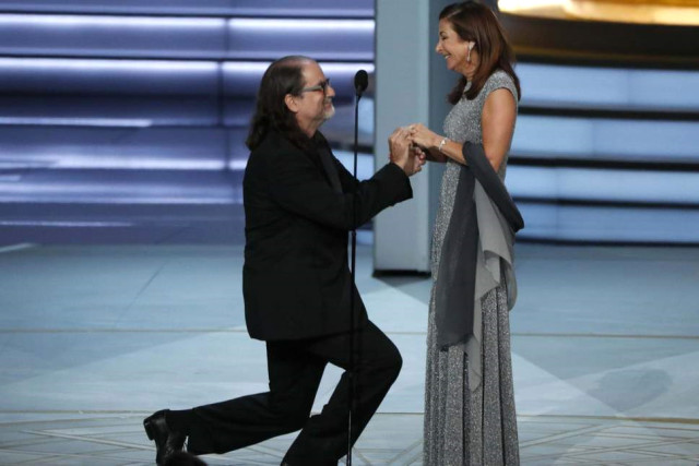 Gleen Weis, 70. Emmy Ödül Töreni'nde Sevgilisine Evlenme Teklifi Etti
