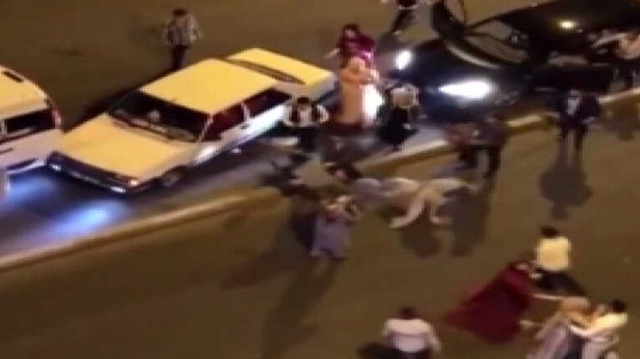 Gelin ve Damadın Karıştığı Sopalı Konvoy Kavgasında Ortalık Savaş Alanına Döndü