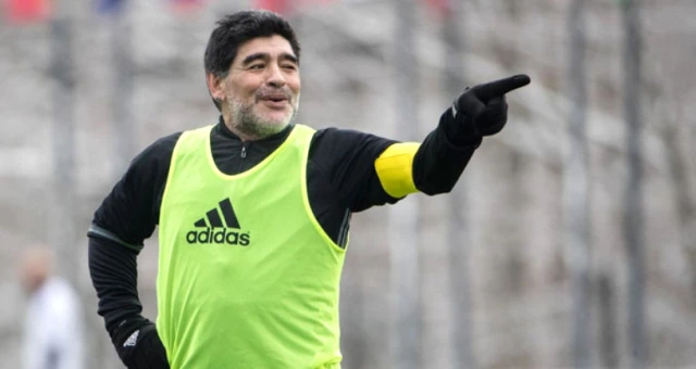Maradona'nın Takımı, Farklı Galibiyetle Başladı