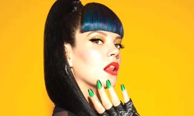 Uçak Tuvaletinde Cinsel İlişkiye Girdiğini Açıklayan Lily Allen kimdir?