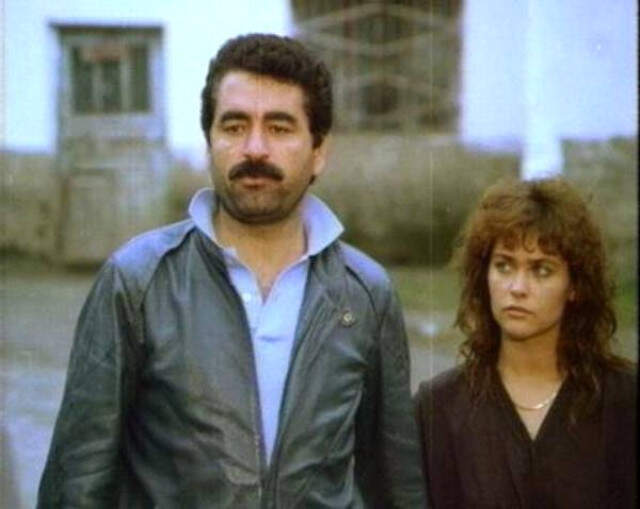 Hülya Avşar'la Buluşan İbrahim Tatlıses, Adına Şarkı Yazdığı Avşar'a 'Mavi Mavim' Diye Seslendi Hülya Avşar'la Buluşan İbrahim Tatlıses, Adına Şarkı Yazdığı Avşar'a