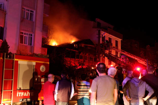 Kocaeli'de, Suriyeli Ailenin Evinde Yangın Çıktı, 2 Çocuk Can Verdi Kocaeli'de, Suriyeli Ailenin Evinde Yangın Çıktı, 2 Çocuk Can Verdi