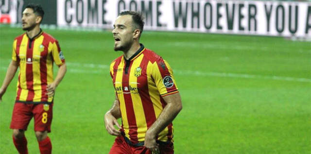 Beşiktaş-Kayserispor Maçında Gösterdiği Performansla Eleştirilerin Hedefi Olan Erkan Kaş'a Yedek Kulübesi Yolu Göründü