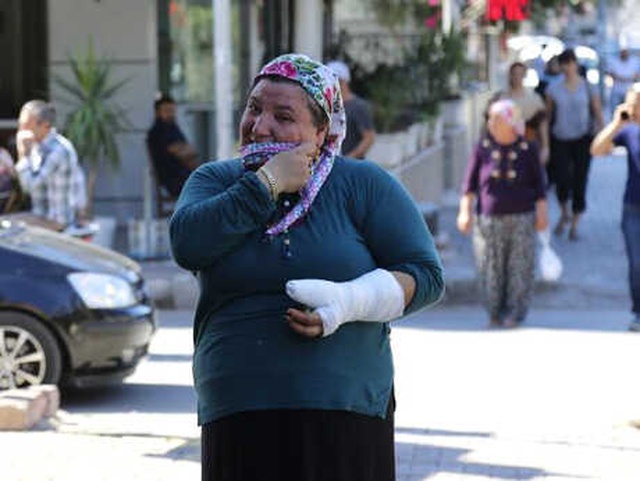 Antalya'da Korna Çalan Kamyoneti Duymayan İşitme Engelli Kadını Dövüp, Kolunu Kırdılar