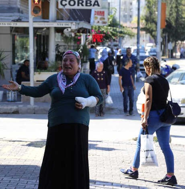 Antalya'da Korna Çalan Kamyoneti Duymayan İşitme Engelli Kadını Dövüp, Kolunu Kırdılar