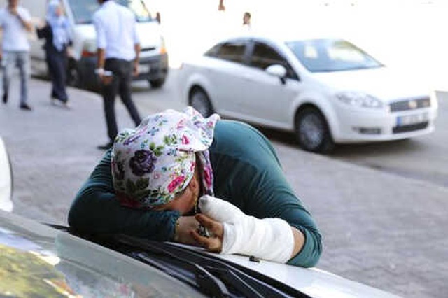 Antalya'da Korna Çalan Kamyoneti Duymayan İşitme Engelli Kadını Dövüp, Kolunu Kırdılar