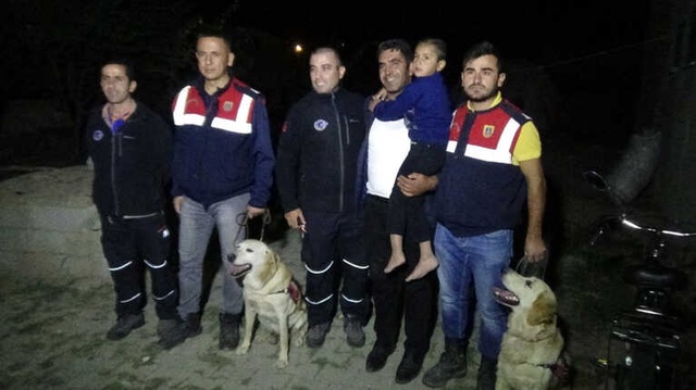 Van'da, Ekiplerin 3 Kilometrelik Su Kanalında Aradığı Kayıp Çocuk Evin Dolabından Çıktı