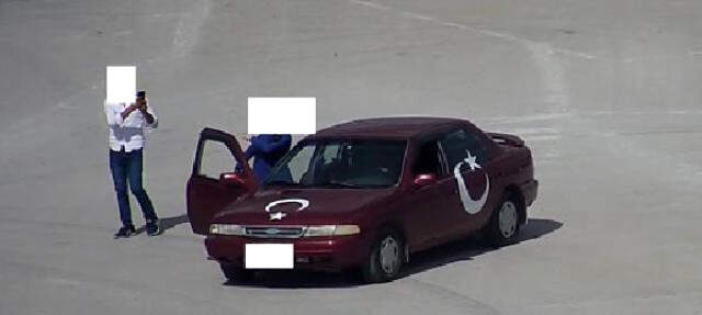Çorum'da Aracından İnip 'Kiki Challenge' Yapan Sürücüye Ceza Kesildi Aracından İnip 'Kiki Challenge' Yapan Sürücüye Ceza Kesildi