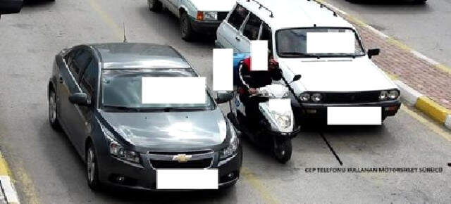 Çorum'da Aracından İnip 'Kiki Challenge' Yapan Sürücüye Ceza Kesildi Aracından İnip 'Kiki Challenge' Yapan Sürücüye Ceza Kesildi