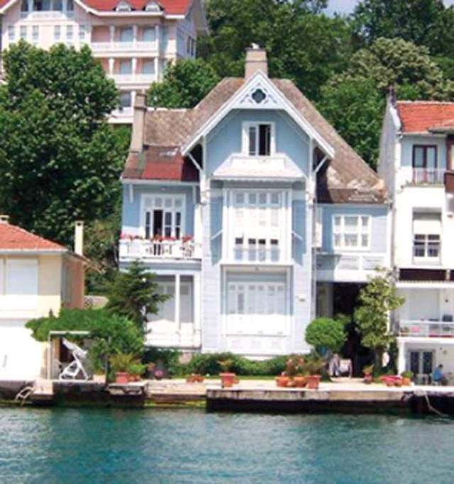 Deniz Seki, Sarıyer'de Boğaz Manzaralı Köşk Satın Aldı Deniz Seki, Sarıyer'de Boğaz Manzaralı Köşk Satın Aldı