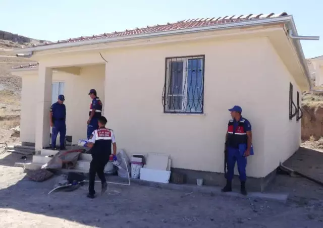 Aksaray'da Cani Koca, ''Sigara içme'' Diyen Karısını Boğarak Öldürüp Tıraşa Gitti