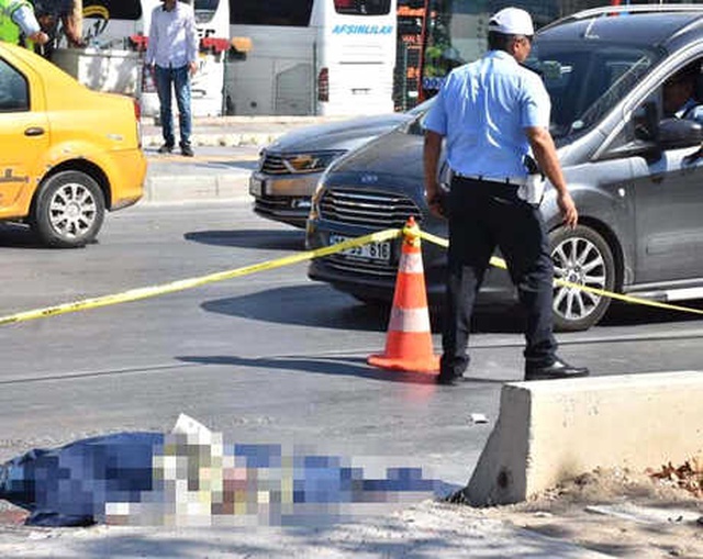 Mendil Satıcısı, Beton Mikserinin Altında Can Verdi