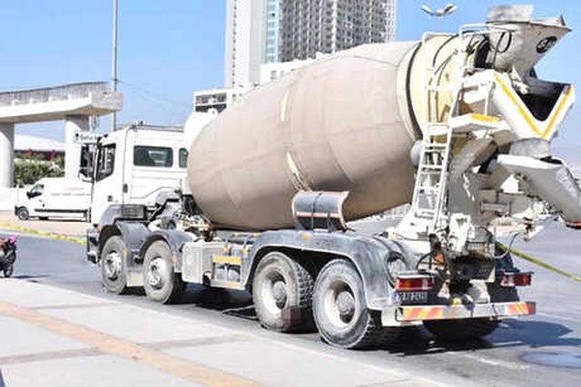 Mendil Satıcısı, Beton Mikserinin Altında Can Verdi