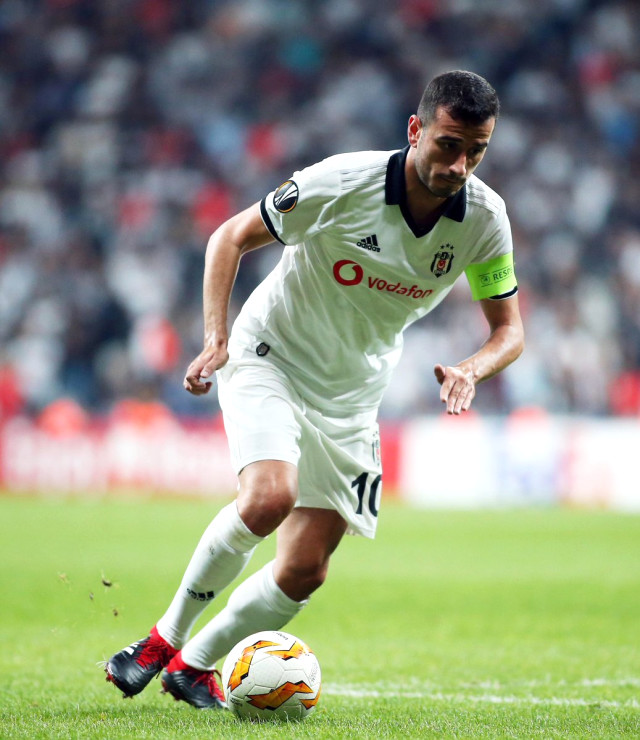 Ryan Babel, Beşiktaş Efsanesi Mehmet Özdilek'i yakaladı