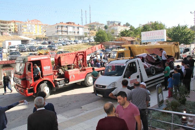 Freni Boşalan Kamyon Mahalleyi Savaş Alanına Çevirdi