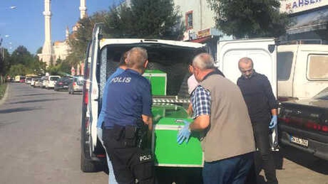 Yaşlı Adam, Aşkına Karşılık Vermeyen Genç Kadını Kurşun Yağmuruna Tutup İntihar Etti