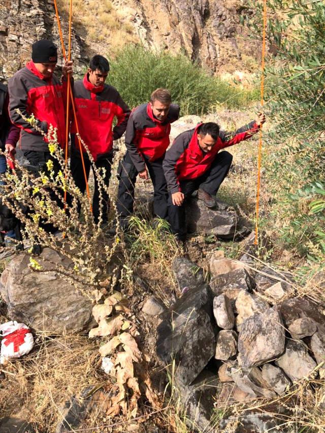 Kars'ta Cansız Bedeni Bulunan Sedanur'un Babası Acı Haberle Fenalaşarak Bayıldı