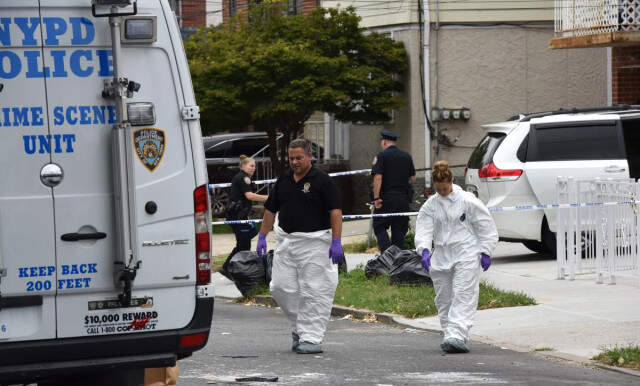 New York'ta Bebeklere Satırlı ve Bıçaklı Saldırı ABD'de Satırlı Ve Bıçaklı Saldırı: 3'ü bebek 6 Yaralı