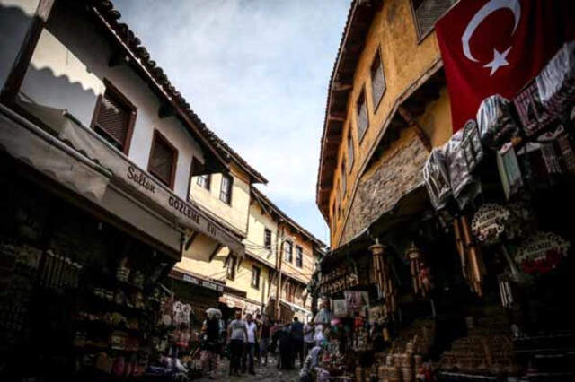 700 Yıldır Mimarisini Bozmayan Cumalıkızık, Hafta Sonu Ziyaretçi Akınına Uğradı