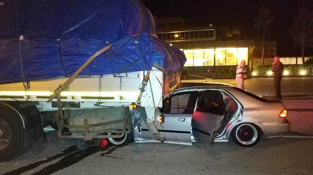 Samsun'da Bir Otomobil Park Halindeki TIR'ın Dorsesinin Altına Girdi