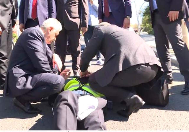 TBMM Başkanı Yıldırım, Aracını Durdurup Yaralıların Yardımına Koştu TBMM Başkanı Yıldırım, Aracını Durdurup Yaralıların Yardımına Koştu