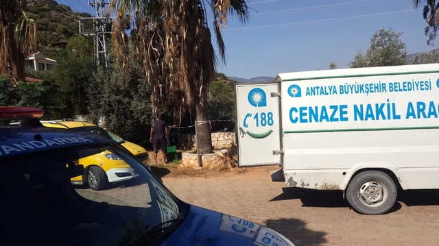 Antalya'da Tuvaletin Çatısında Elleri ve Yüzü Yanmış Ceset Bulundu