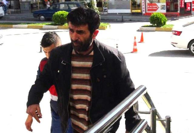 İki Kardeşe Çarparak Öldüren TIR Sürücüsü, Olay Yerinden Kaçtıktan Sonra Teslim Oldu İki Kardeşe Çarparak Öldüren TIR Sürücüsü, Olay Yerinden Kaçtıktan Sonra Teslim Oldu