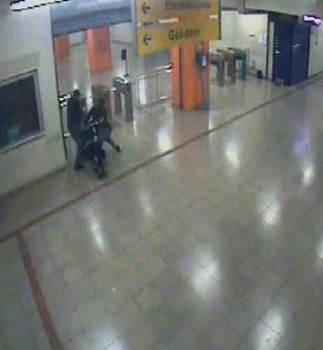 Güvenlik Görevlisini Kendi Copuyla Dövüp 'Öldü' Diye Bırakan Şüphelilere, Yıllar Sonra 9 Ay Ceza Verildi