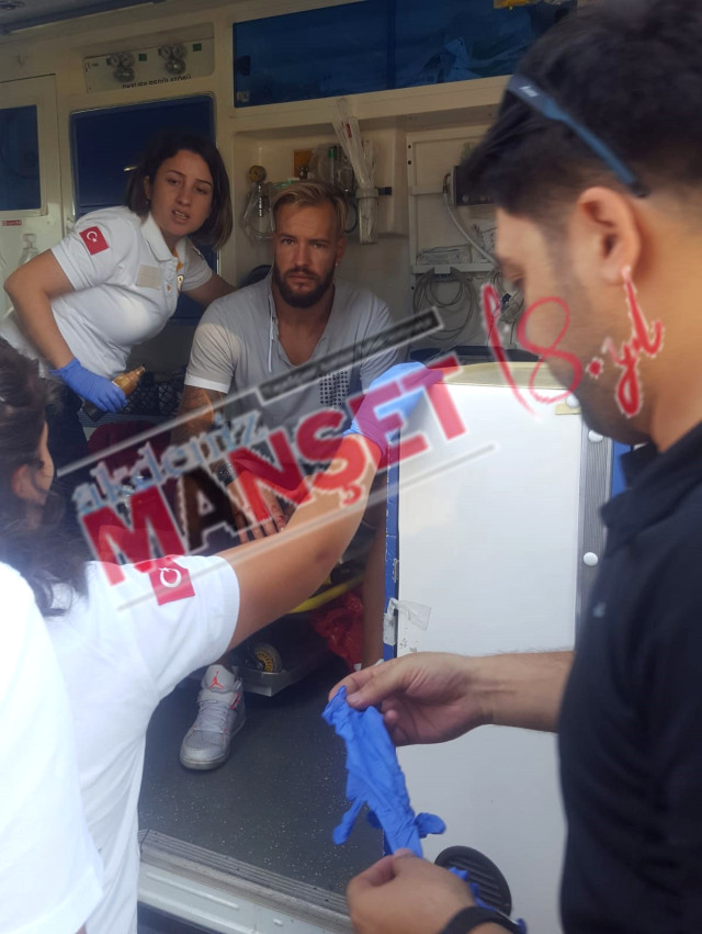 Antalyaspor'un Kalecisi Boffin, Trafik Kazasında Ölümden Döndü