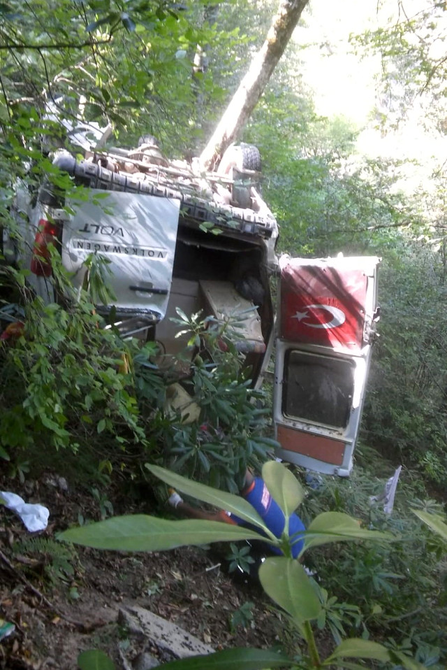 Gümüşhane'de Yayla Dönüşü Minibüs Uçuruma Yuvarlandı: 3 Ölü, 3 Yaralı