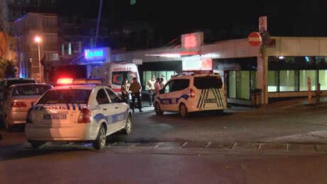 Boşanma Aşamasında Olduğu Eşini Cadde Üzerinde Silahla Yaralayan Cani Koca İntihara Kalkıştı