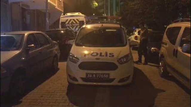 Boşanma Aşamasında Olduğu Eşini Cadde Üzerinde Silahla Yaralayan Cani Koca İntihara Kalkıştı