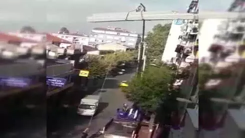 Vatandaşların Canını Hiçe Sayarak Yukarıya İnşaat Malzemesi Taşıdılar