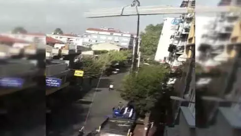 Vatandaşların Canını Hiçe Sayarak Yukarıya İnşaat Malzemesi Taşıdılar