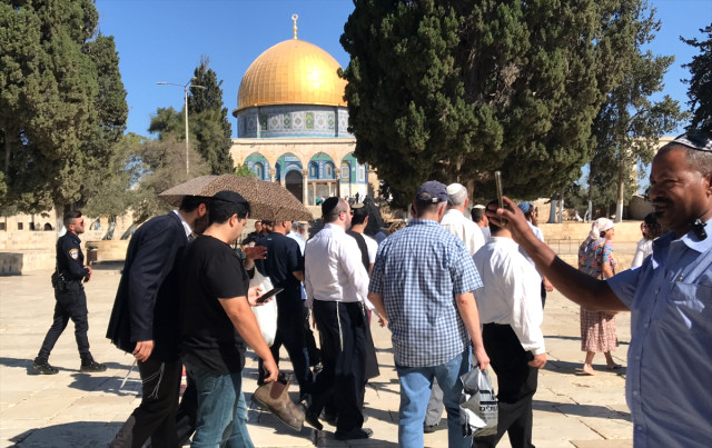 İsrail Polisi Korumasında 420 Fanatik Yahudi, Mescid-i Aksa'ya Baskın Düzenledi