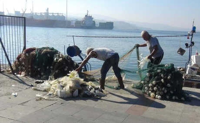 Palamut İçin Denize Açılan Balıkçının 4,5 Kilometrelik Ağına Naylon Poşet Takıldı